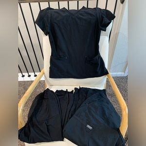 Cherokee Scrub SET with two pairs bottoms